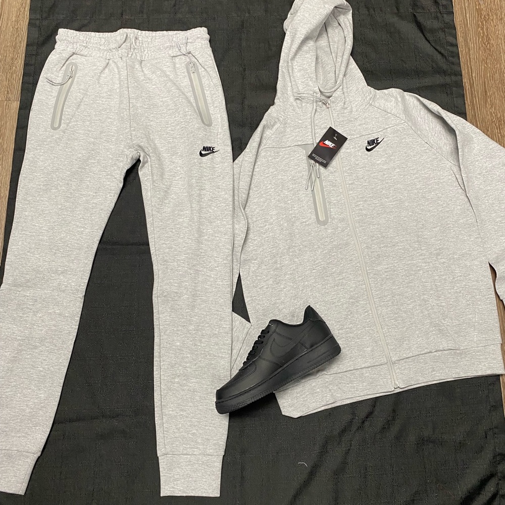 Mens Gray Nike tech used